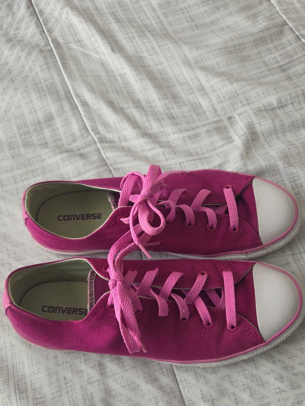 Converse Junior’s Bright Fuchsia Low-Top Sneakers